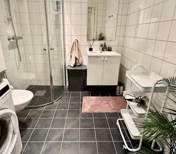 Apartment Ved Havet Med Utsikt Over Tromsoysundet.