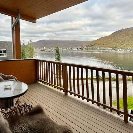 شقة Ved Havet Med Utsikt Over Tromsoysundet. ترومسو